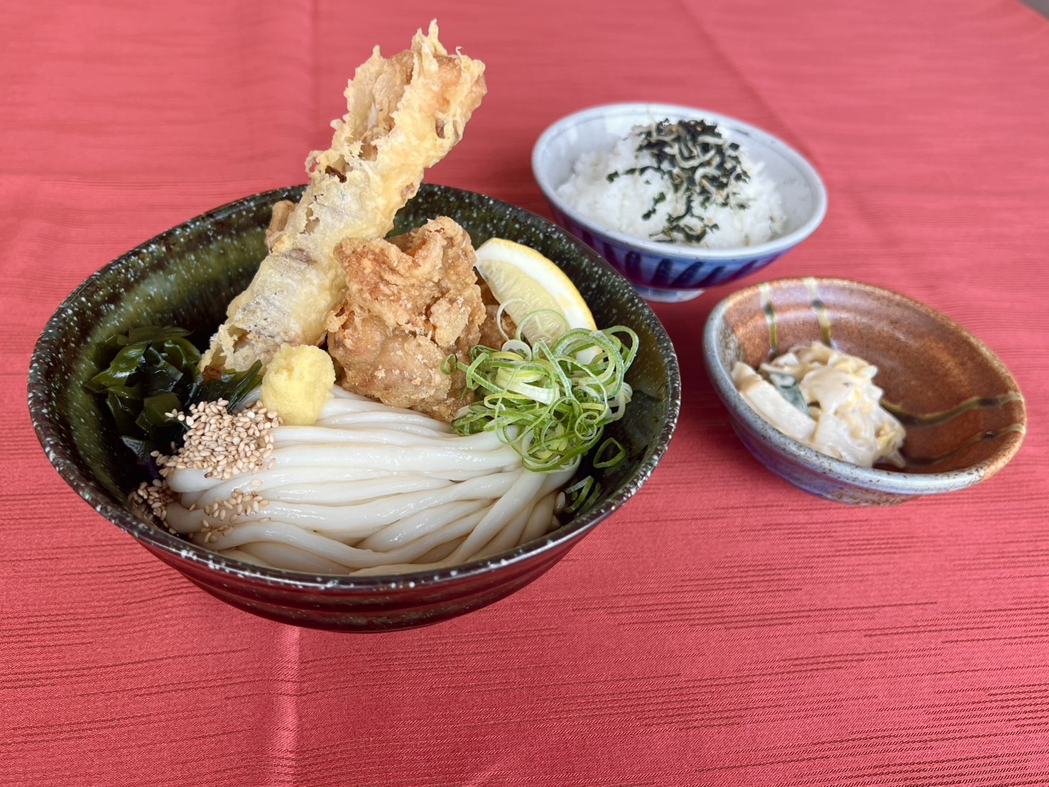 冷やし鶏唐ちく天うどん